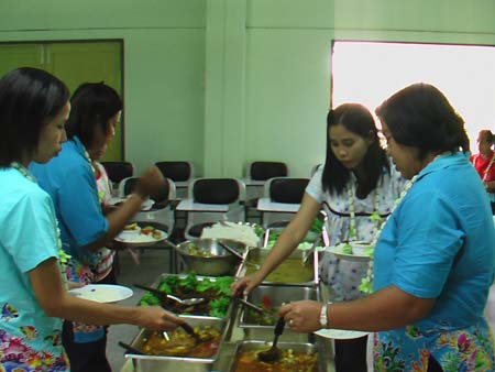 กิจกรรมสืบสานประเพณีสงกรานต์ คณะศึกษาศาสตร์ ปี 2550 ภาพที่ 138
