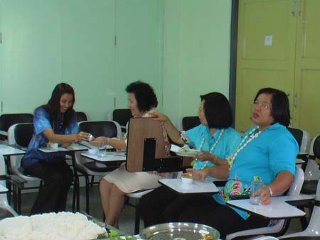 กิจกรรมสืบสานประเพณีสงกรานต์ คณะศึกษาศาสตร์ ปี 2550 ภาพที่ 141