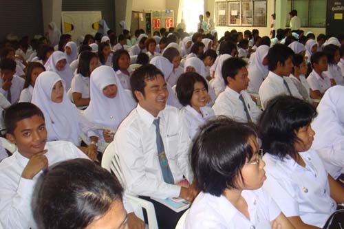 ปฐมนิเทศนิสิตระดับปริญญาตรี คณะศึกษาศาสตร์ ปี 2551 ภาพที่ 17