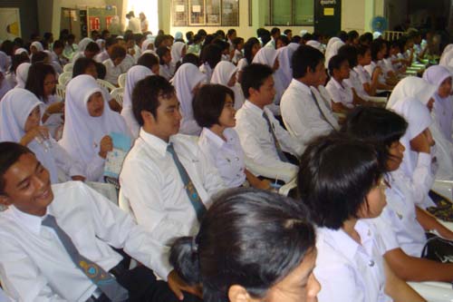 ปฐมนิเทศนิสิตระดับปริญญาตรี คณะศึกษาศาสตร์ ปี 2551 ภาพที่ 18
