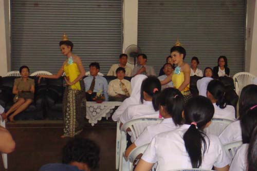 ปฐมนิเทศนิสิตระดับปริญญาตรี คณะศึกษาศาสตร์ ปี 2551 ภาพที่ 23