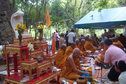 กิจกรรมทำนุบำรุงศิลปวัฒนธรรมและบำเพ็ญประโยชน์ ณ วัด ภาพที่ 7