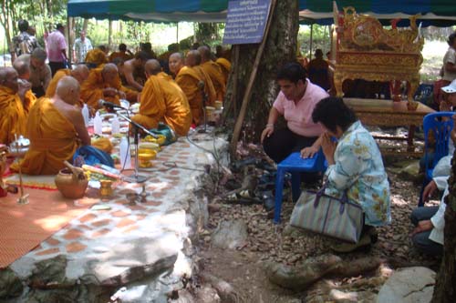 กิจกรรมทำนุบำรุงศิลปวัฒนธรรมและบำเพ็ญประโยชน์ ณ วัด ภาพที่ 12