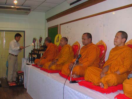 พิธีถวายเทียนพรรษา คณะศึกษาศาสตร์ ปี 2551 ภาพที่ 4
