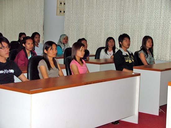 กิจกรรมอบรมและศึกษาดูงานนักศึกษาหลักสูตรครู 5 ปี ภาพที่ 3