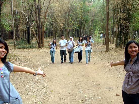 กิจกรรมอบรมและศึกษาดูงานนักศึกษาหลักสูตรครู 5 ปี ภาพที่ 85