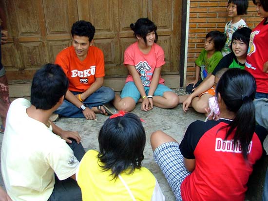 กิจกรรมอบรมและศึกษาดูงานนักศึกษาหลักสูตรครู 5 ปี ภาพที่ 105