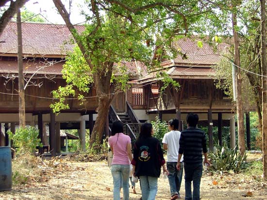 กิจกรรมอบรมและศึกษาดูงานนักศึกษาหลักสูตรครู 5 ปี ภาพที่ 107