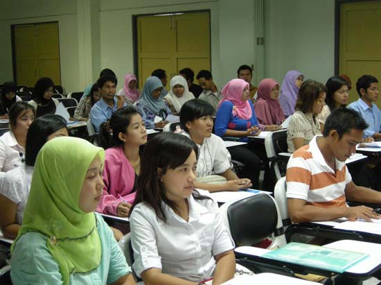 ปฐมนิเทศนิสิตระดับบัณฑิตศึกษา ปีการศึกษา 2553 ภาพที่ 8