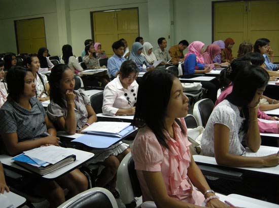 ปฐมนิเทศนิสิตระดับบัณฑิตศึกษา ปีการศึกษา 2553 ภาพที่ 11
