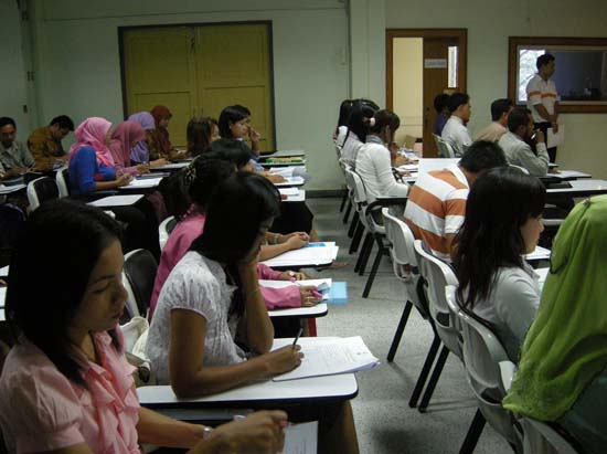 ปฐมนิเทศนิสิตระดับบัณฑิตศึกษา ปีการศึกษา 2553 ภาพที่ 13