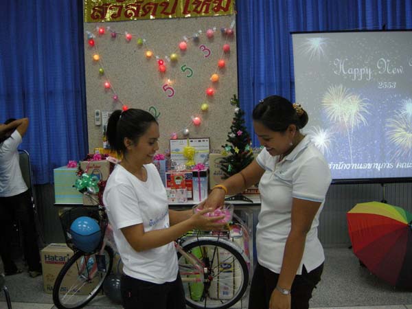 งานเลี้ยงสวัสดีปีใหม่ คณะศึกษาศาสตร์ ปี 2553 ภาพที่ 56
