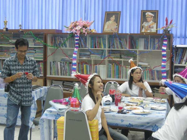 งานเลี้ยงสวัสดีปีใหม่ คณะศึกษาศาสตร์ ปี 2553 ภาพที่ 100