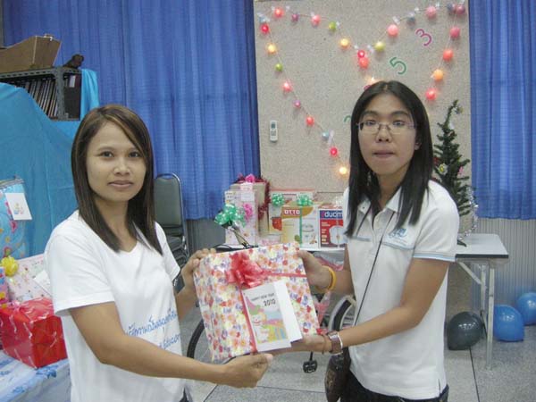งานเลี้ยงสวัสดีปีใหม่ คณะศึกษาศาสตร์ ปี 2553 ภาพที่ 127