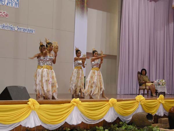 งานแสดงมุทิตาจิตผู้เกษียณอายุราชการ คณะศึกษาศาสตร์ ปี 2553 ภาพที่ 191