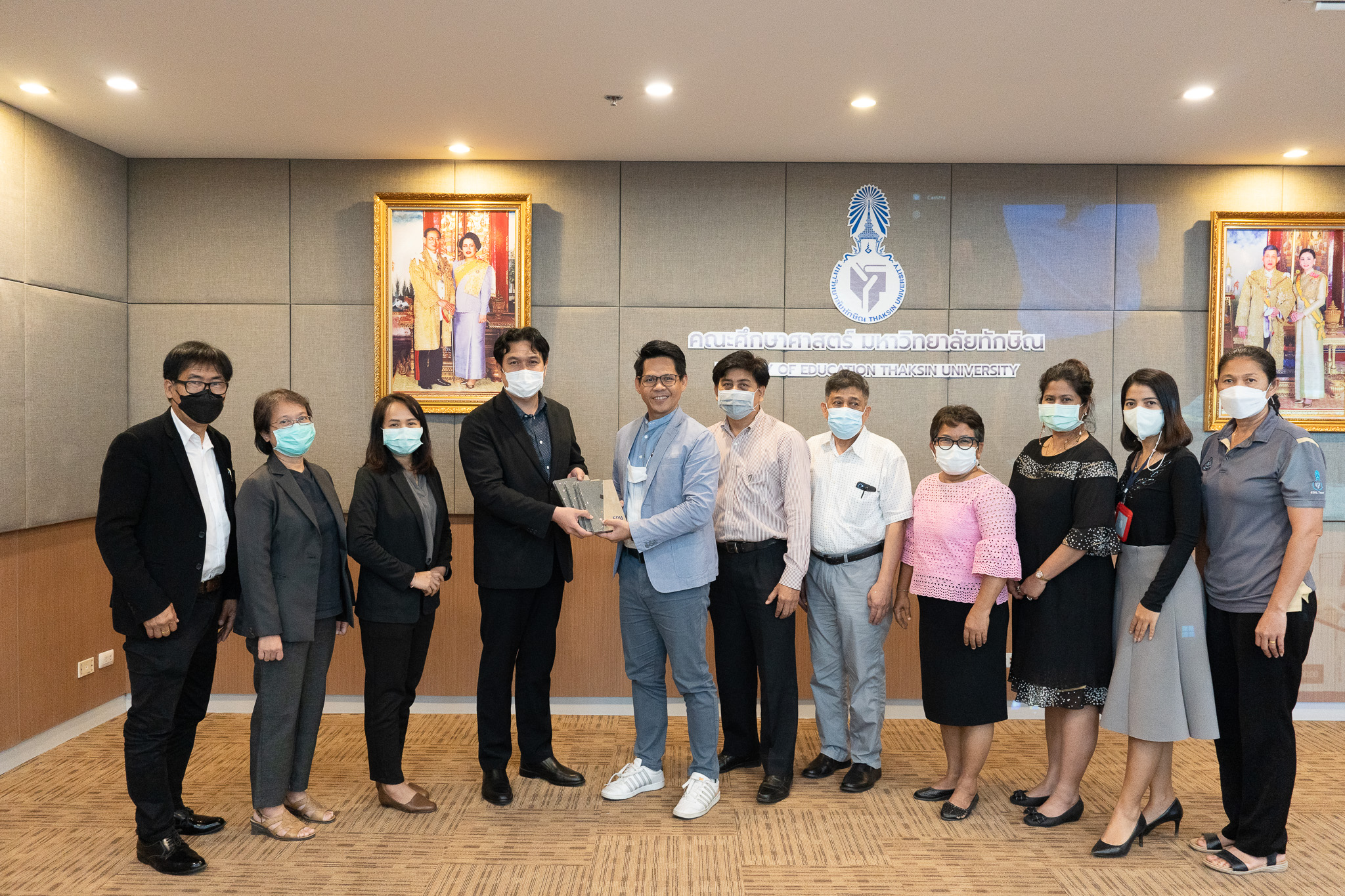 คณะศึกษาศาสตร์ มหาวิทยาลัยทักษิณ เข้าร่วมต้อนรับและแลกเปลี่ยนในการร่วมศึกษาดูงานเกี่ยวกับการปรับปรุงหลักสูตรฯ ร่วมกับ คณะศึกษาศาสตร์ มหาวิทยาลัยมหาสารคาม