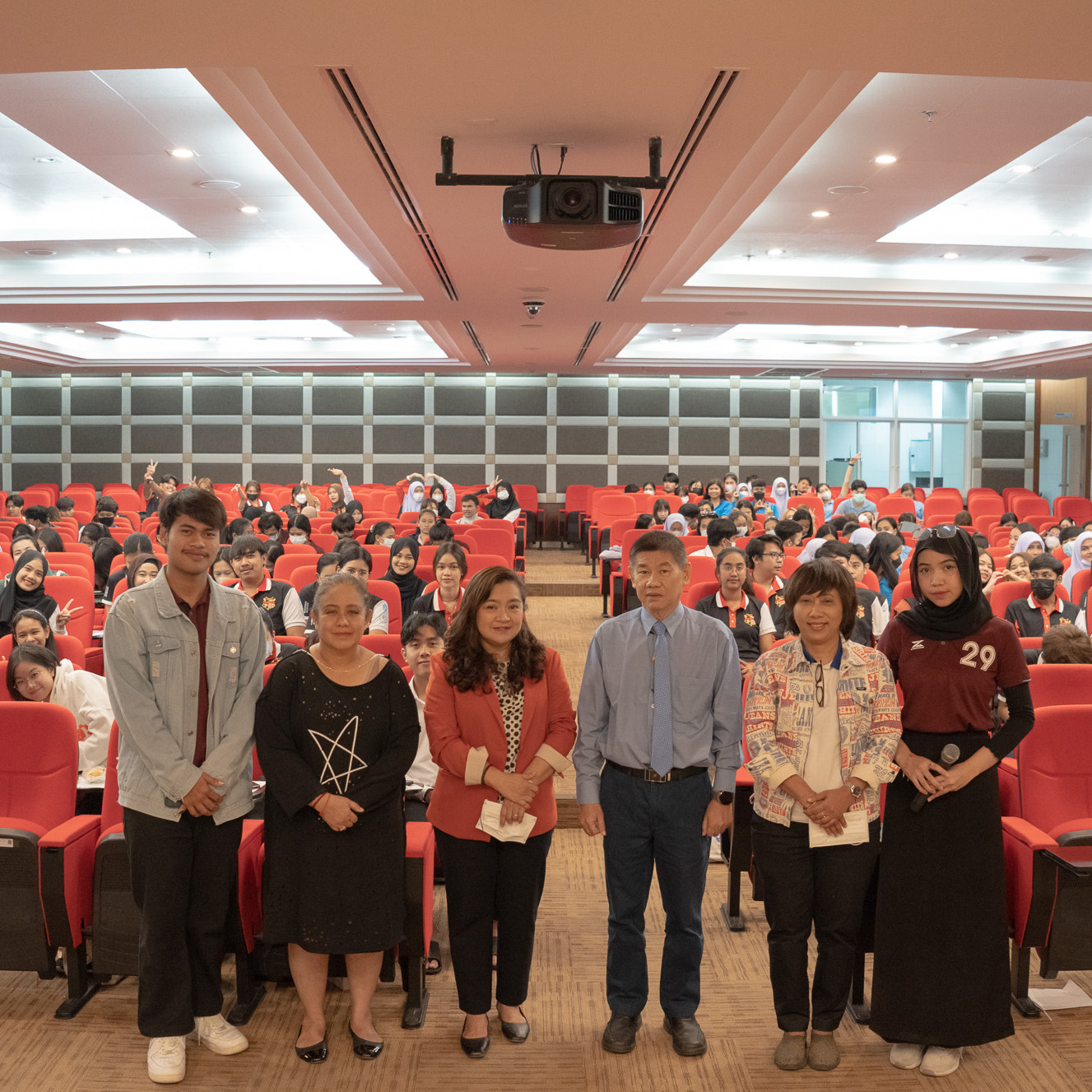 โครงการนำเสนอผลงานเปิดโลกวิชาการการศึกาาเพื่อสร้างความเป็นพลเมือง "พลเมืองวิถีใหม่บนเส้นทางนวัตกรรมสังคม"