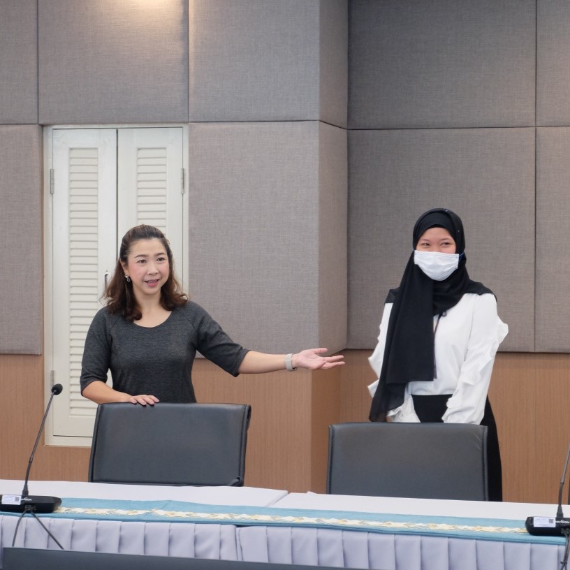 โครงการ "บอกเล่า เก้าสิบ ชวนครูภาษาไทย มากระซิบให้น้องฟัง"