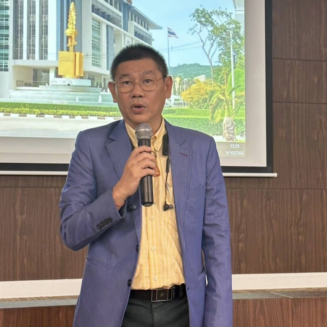 การนำเสนอโครงงาน "การสร้าง​สรรค์​วิถี​ครู​บน​ฐาน​ชุมชน​การ​เรียนรู้"