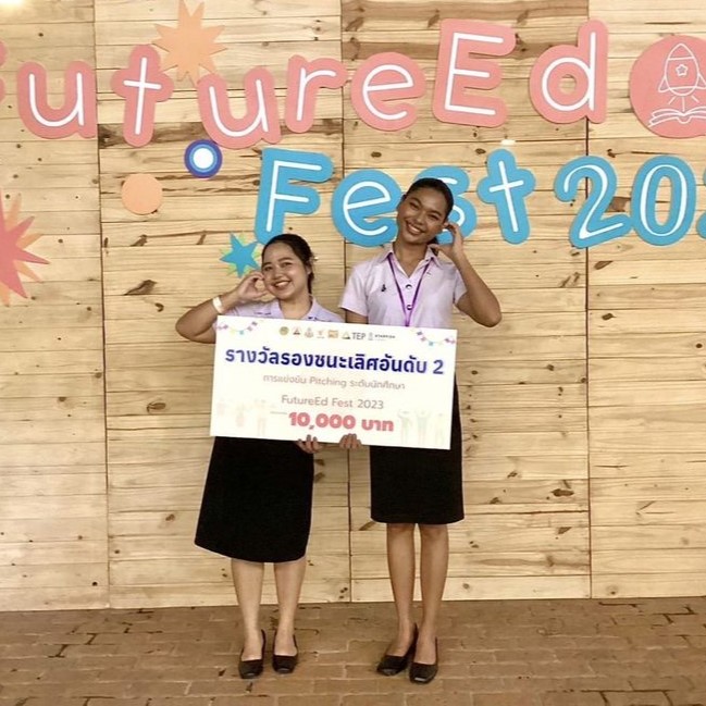 ขอแสดงความยินดีกับนิสิตกศ.บ.เคมี ที่ได้รับรางวัลรองชนะเลิศอันดับที่ 2