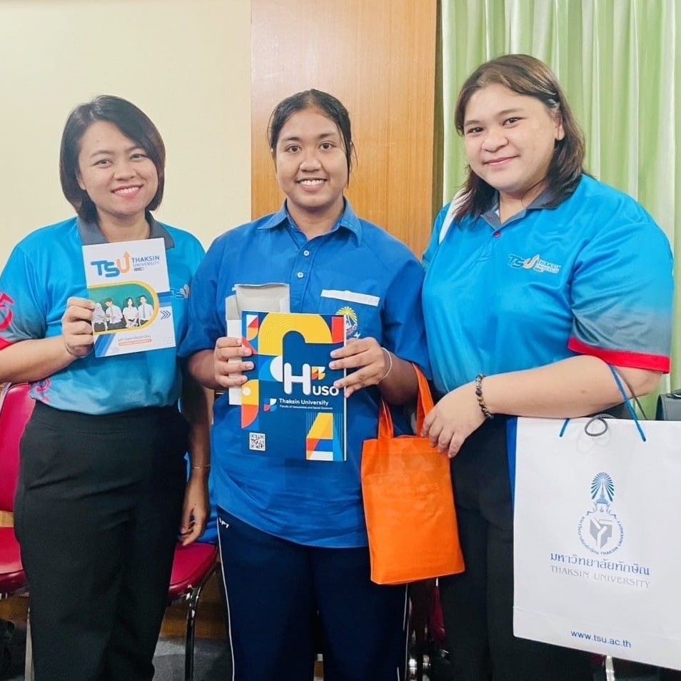 กิจกรรมแนะแนวการศึกษาต่อ ให้กับ โรงเรียนสตรีพัทลุง
