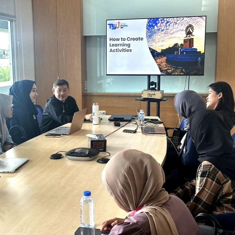 บรรยายพิเศษแก่นักศึกษาแลกเปลี่ยนจาก Surabaya State University อินโดนีเซีย