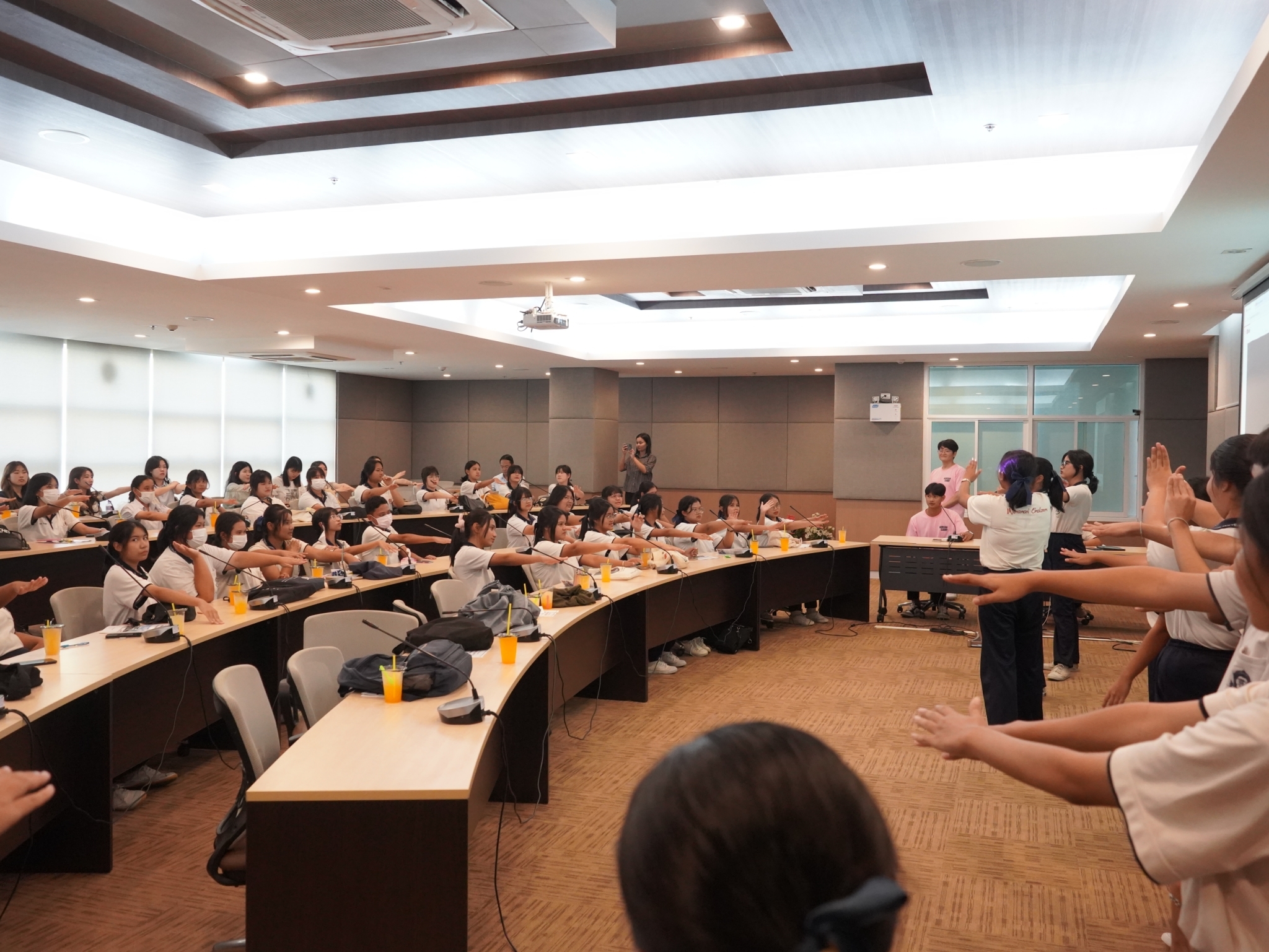 นักศึกษา MYONGJI​ University​ Korea ร่วมกับคณะศึกษาศาสตร์ จัดกิจกรรมการเรียนรู้ให้กับนักเรียน รร.วรนารีเฉลิม