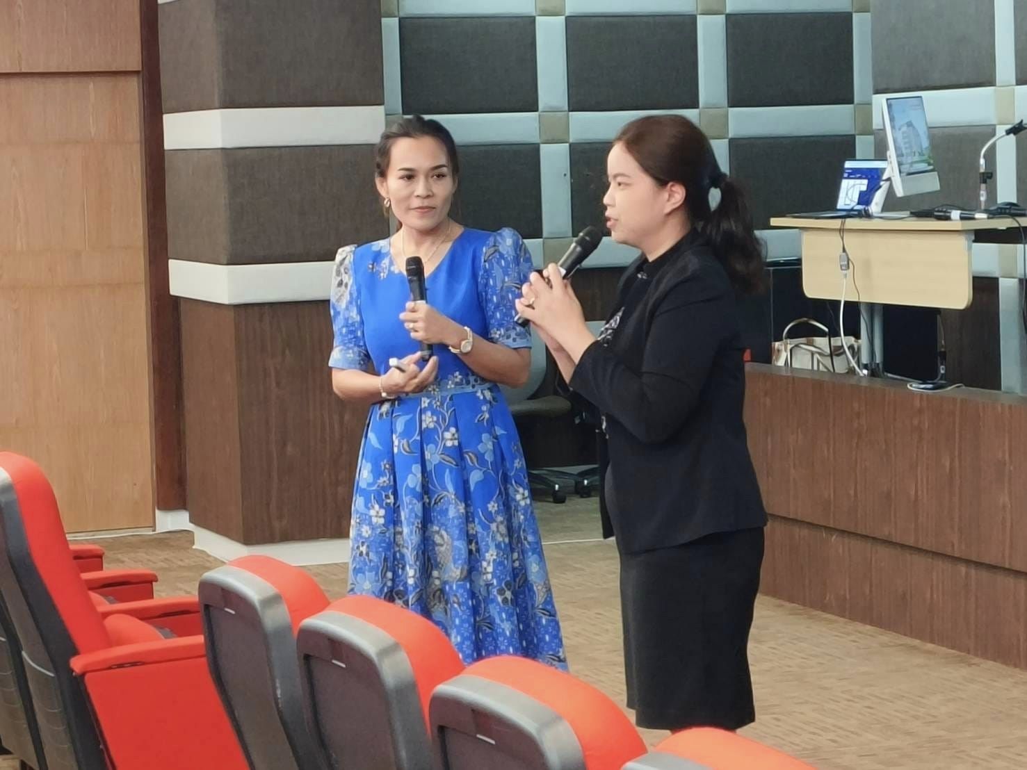 อบรมเชิงปฏิบัติการ  "การ​จัดการ​เรียน​รู้เชิงรุก"  (Active Learning) โดย นางสุนันทา สุวรรณ​ะ