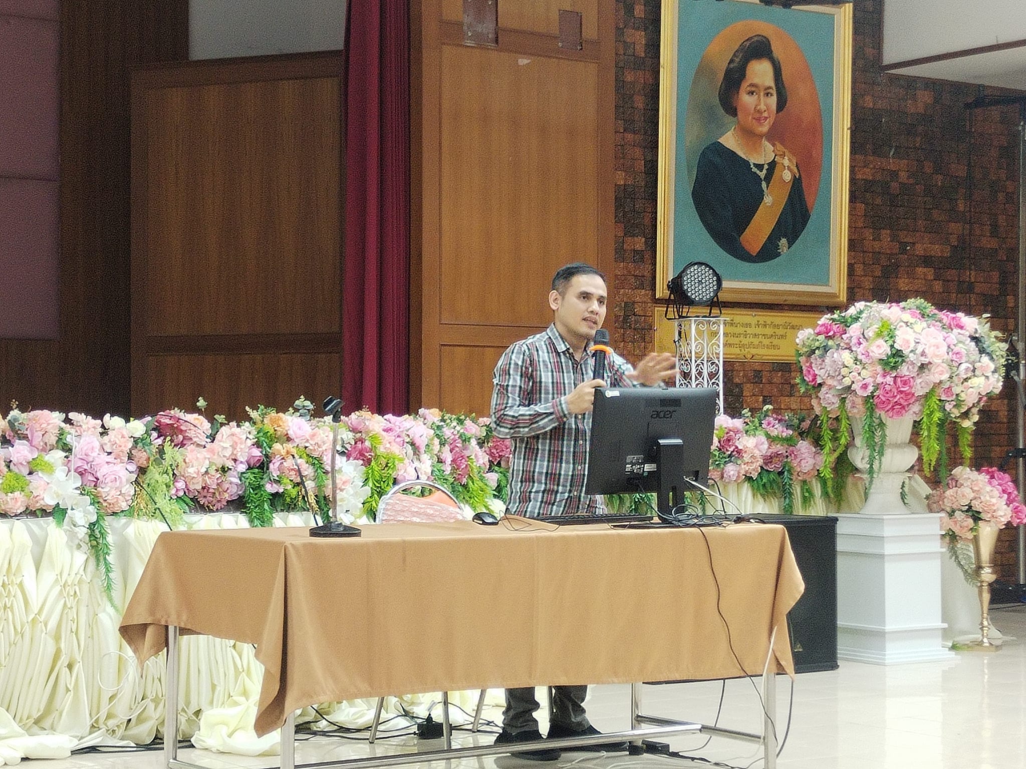 คณะศึกษา​ศาสตร์​ มหา​วิทยาลัย​ทักษิณ​ ร่วมกับโรงเรียน​ วรนารีเฉลิม​ สงขลา จัดกิจกรรม​แลกเปลี่ยน​เรียนรู้​ทางวิชาการ ให้กับนักเรียน​