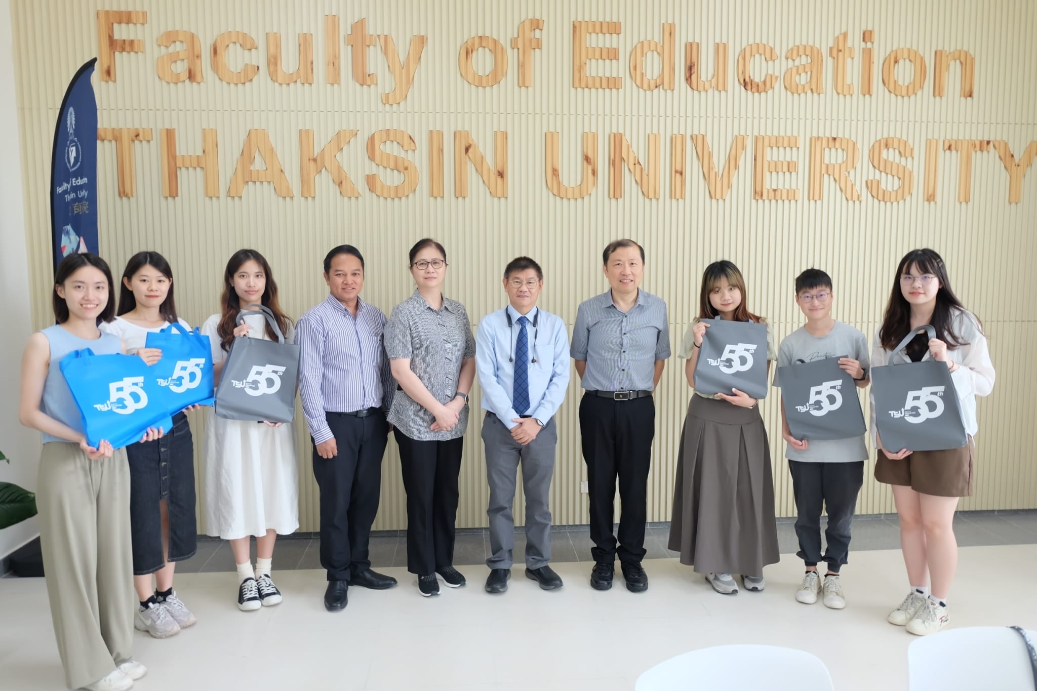 ต้อนรับ Dean for  International Relations, Prof.Hon-Man Lee, (Ph.D.)​ and​ Division Head​ Office​ of​ Inนักศึกษา​แลกเปลี่ยนจากมหาวิทยาลัย National​ Changhua​ University