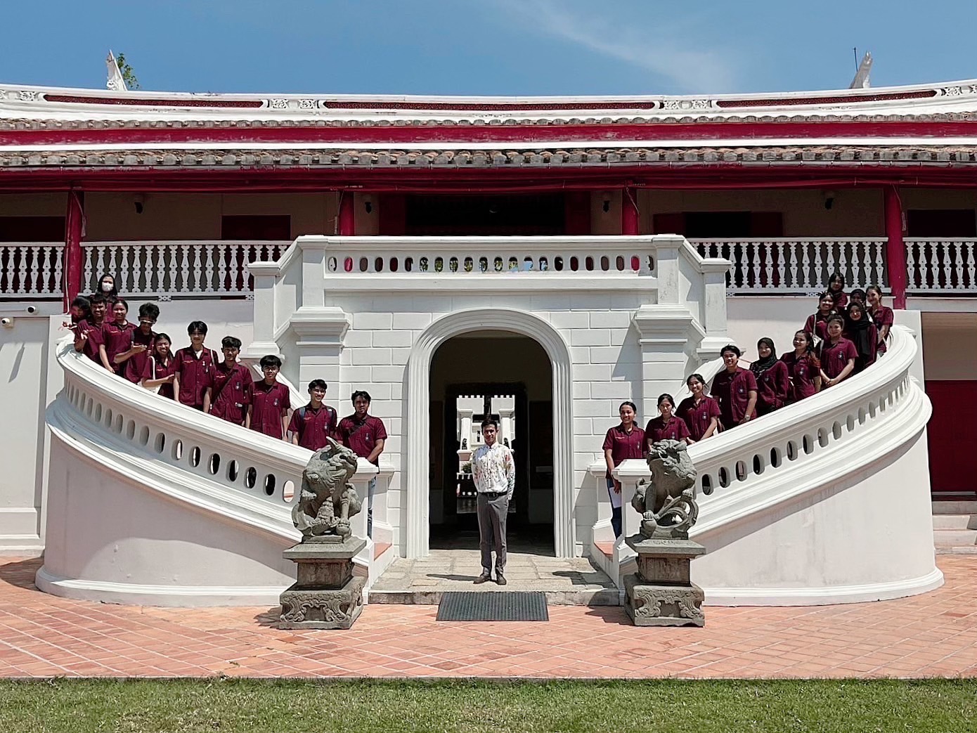นิสิตชั้นปีที่ 3 ศิลปศึกษา (Art Education)  เข้าชมและศึกษาเรียนรู้งานศิลปะพื้นถิ่น  ศิลปะประจำชาติ ณ พิพิธภัณฑสถานแห่งชาติ สงขลา