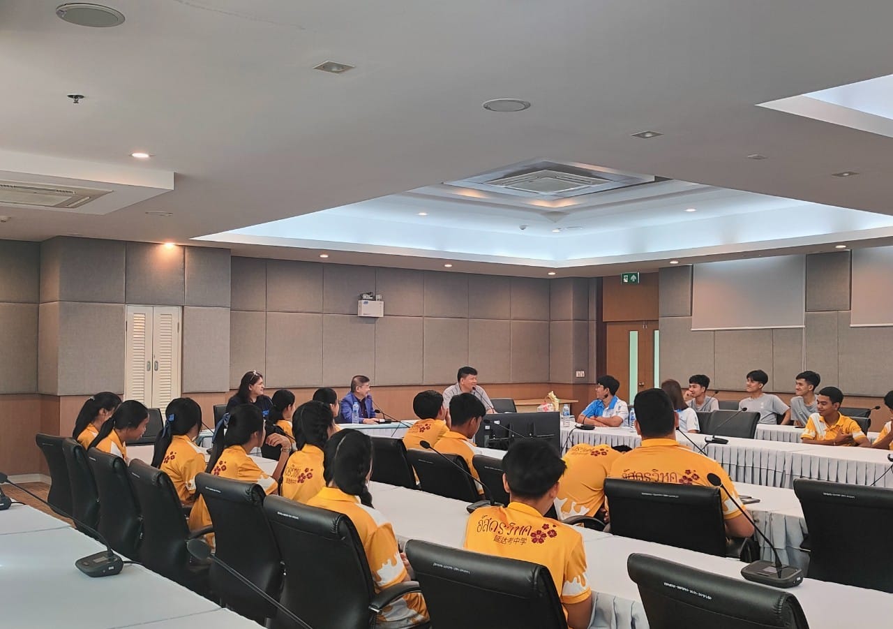 แนะแนวการศึกษาต่อ เพื่อ เข้าสู่ระดับปริญญาตรี ให้นักเรียน โรงเรียนย่านตาขาวรัฐนูปถัมภ์ จ.ตรัง