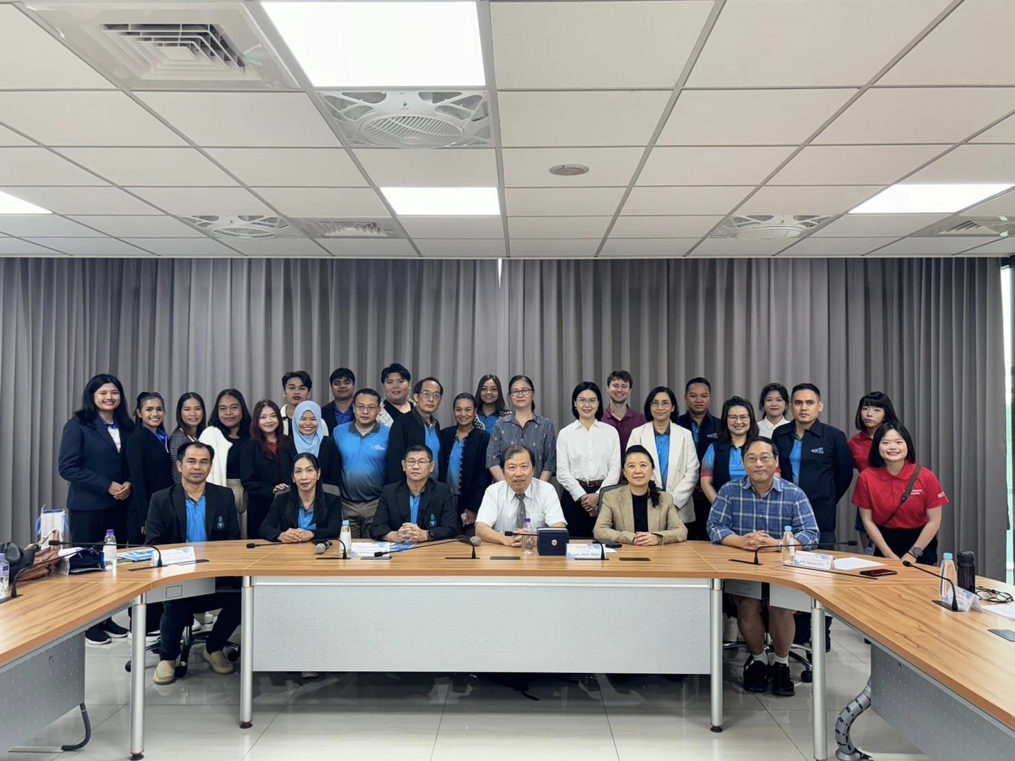 ผู้บริหาร​ คณาจารย์​ และบุคลากร​ มหา​วิทยาลัย​ ศึกษาดูงาน ณ National​ ​Changhua​ University​ of​ Education​ และ National Changhua Girls'Senior  High School