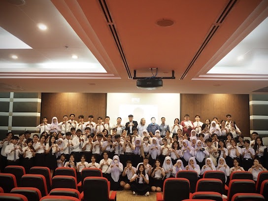 โครงการ  “จุดประกายสร้างแรงบันดาลใจ : สายใยศิลป์จากพี่สู่น้อง”