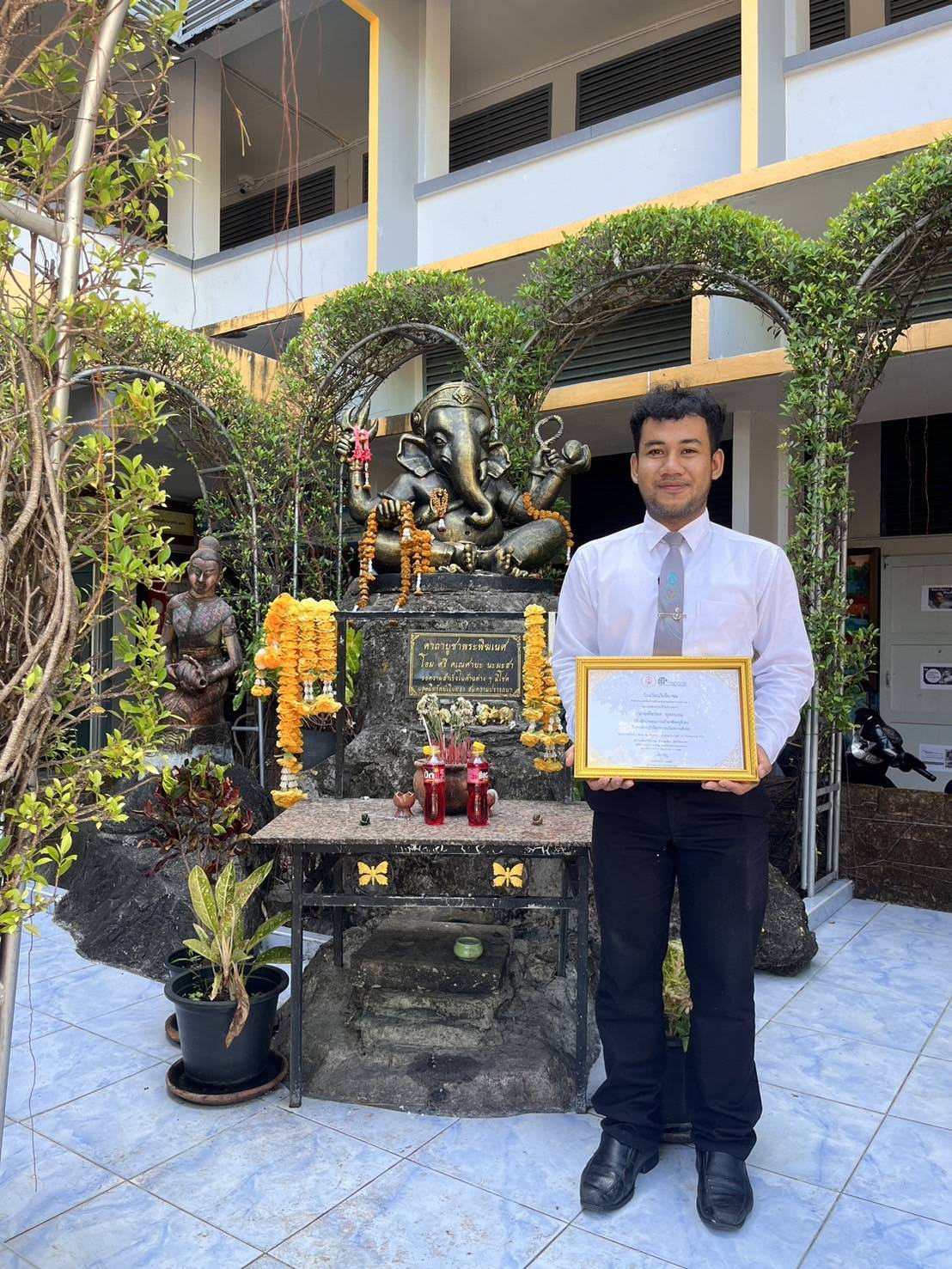 ขอแสดงความยินดีกับนายพัชรพล พุลถนอม ได้รับรางวัลนิสิตฝึกประสบการณ์สอนดีเด่น