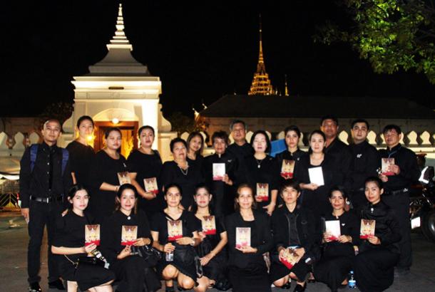 ผู้บริหาร หัวหน้าสำนักงาน และบุคลากรคณะศึกษาศาสตร์ สักการะพระบรมศพ พระบาทสมเด็จพระปรมินทรมหาภูมิพลอดุลยเดช
