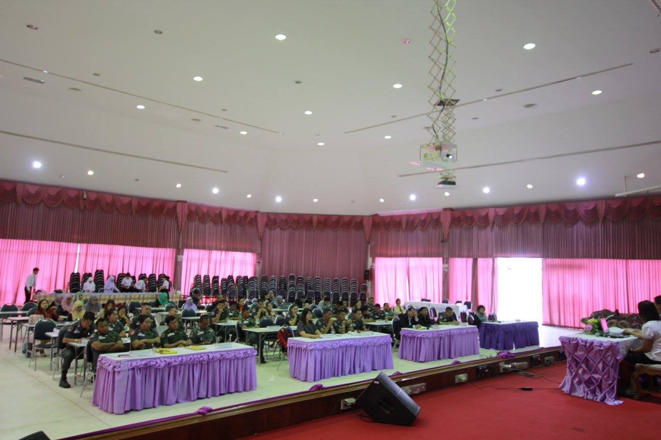 โครงการประชุมสรุปผลการดำเนินงานประจำปีงบประมาณ 2560 และจัดทำแผนการดำเนินงานปีงบประมาณ 2561โครงการพัฒนาศักยภาพโรงเรียนในพระราชดำริและโรงเรียนขาดแคลนในเขตพื้นที่การศึกษา 4 จังหวัดภาคใต้ ณ หอประชุมปาริชาต มหาวิทยาลัยทักษิณ