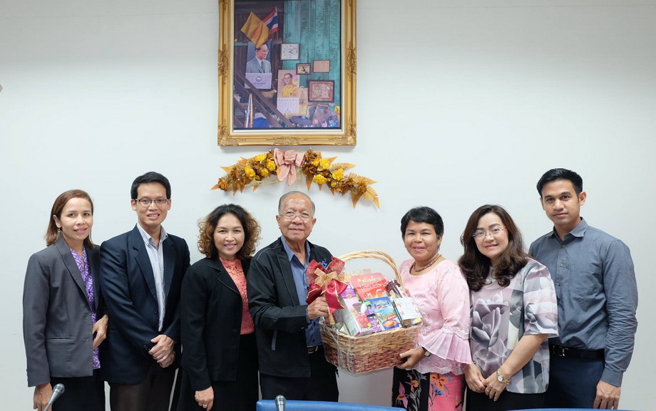มอบกระเช้าของขวัญอวยพรปีใหม่ 2561