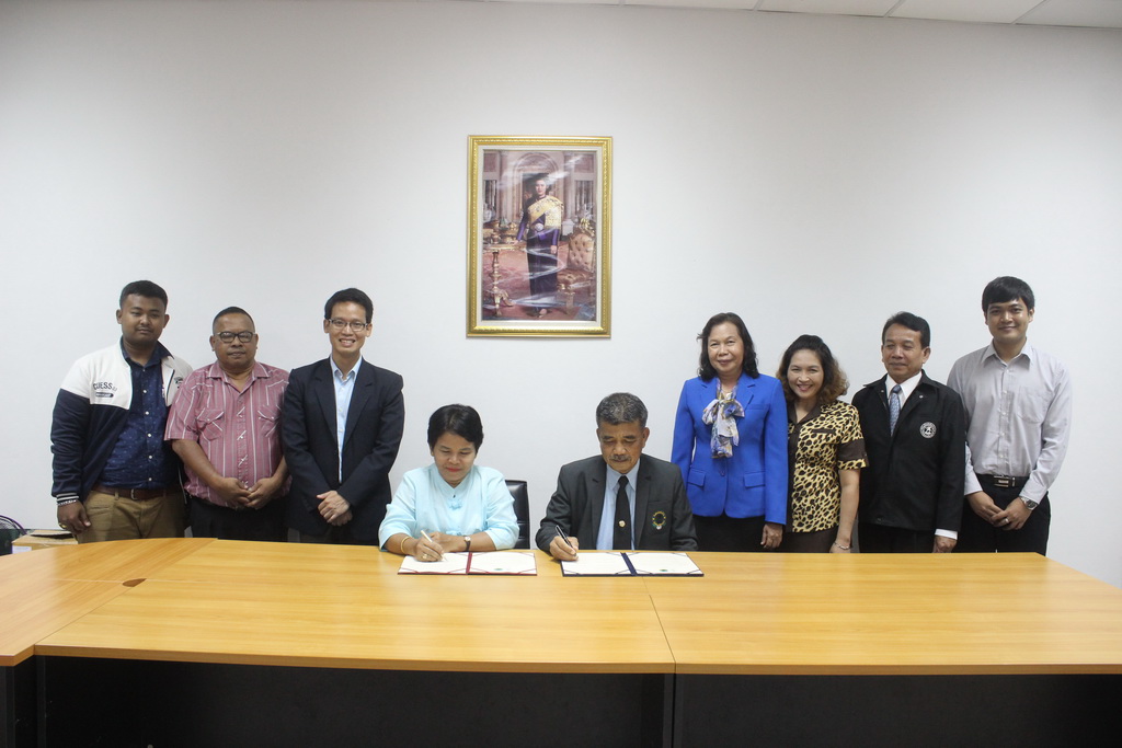 การลงนามบันทึกข้อตกลงความร่วมมือทางวิชาการ ระหว่างคณะศึกษาศาสตร์ มหาวิทยาลัยทักษิณ กับ โรงเรียนโยธินบำรุง สำนักงานเขตพื้นที่การศึกษามัธยมศึกษา เขต 12