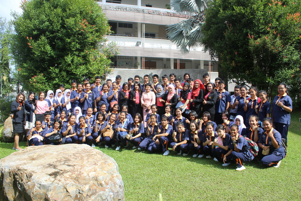 ศึกษาดูงานเกี่ยวกับการจัดการเรียนการสอนและระเบียบการรับนักศึกษาของสาขาวิชาต่างๆในคณะศึกษาศาสตร์