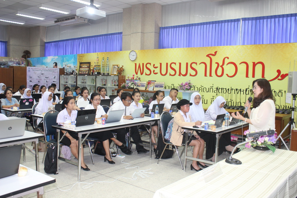 โครงการเตรียมความพร้อมให้กับตัวแทนนิสิตในการจัดกิจกรรมเสริมสร้างกระบวนการชุมชนแห่งการเรียนรู้ทางวิชาชีพเพื่อการพัฒนาจรรยาบรรณวิชาชีพผ่านระบบเทคโนโลยีสารสนเทศ (Ethics in Professional Learning Community : e-PLC)