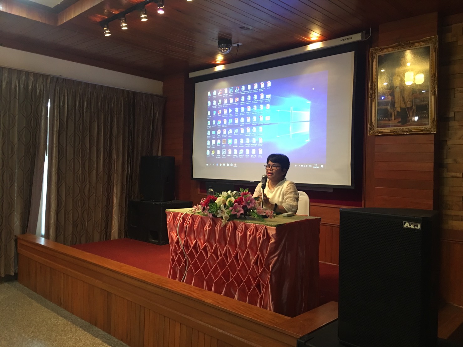 ประชุมเชิงปฏิบัติการ : การพัฒนากระบวนการจัดการเรียนรู้โดยใช้ชุมชนเป็นฐาน (หมวดวิชาชีพครู หลักสูตร 4 มาตรฐาน)