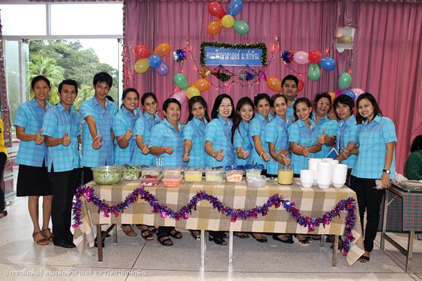 ผู้บริหาร คณาจารย์ และบุคลากร คณะศึกษาศาสตร์ ร่วมงานสังสรรส่งท้ายปีเก่า ต้อนรับปีใหม่ 2558