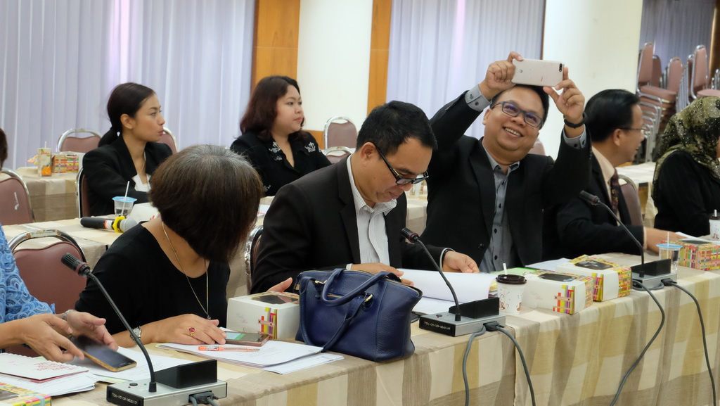 การประชุมพิจารณาแนวทางการพัฒนาครูในโครงการผลิตครูเพื่อพัฒนาท้องถิ่น