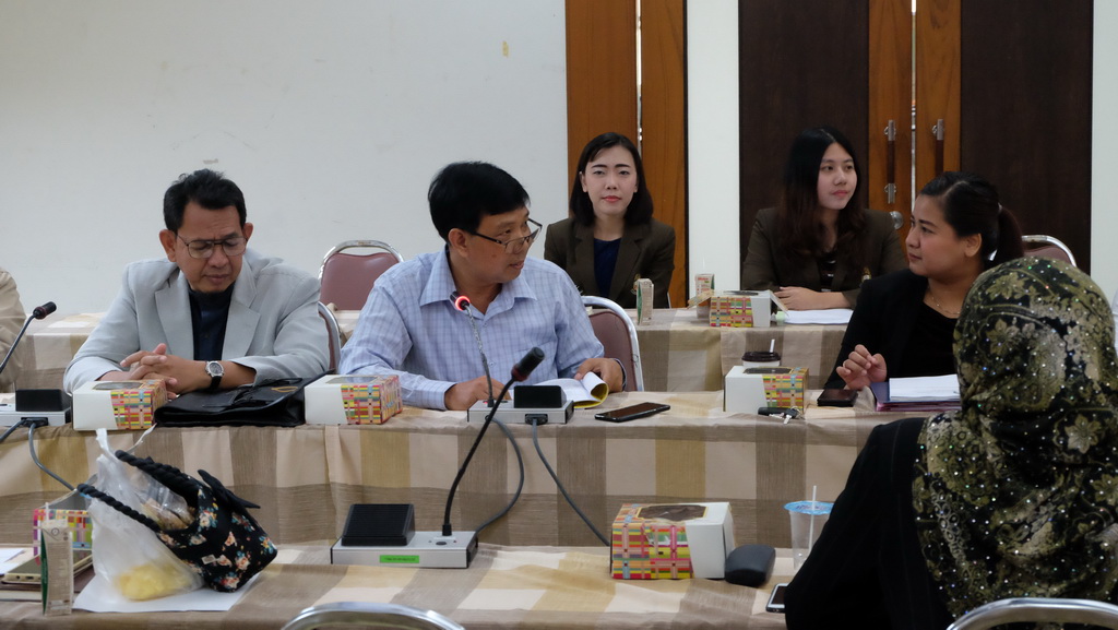 การประชุมพิจารณาแนวทางการพัฒนาครูในโครงการผลิตครูเพื่อพัฒนาท้องถิ่น