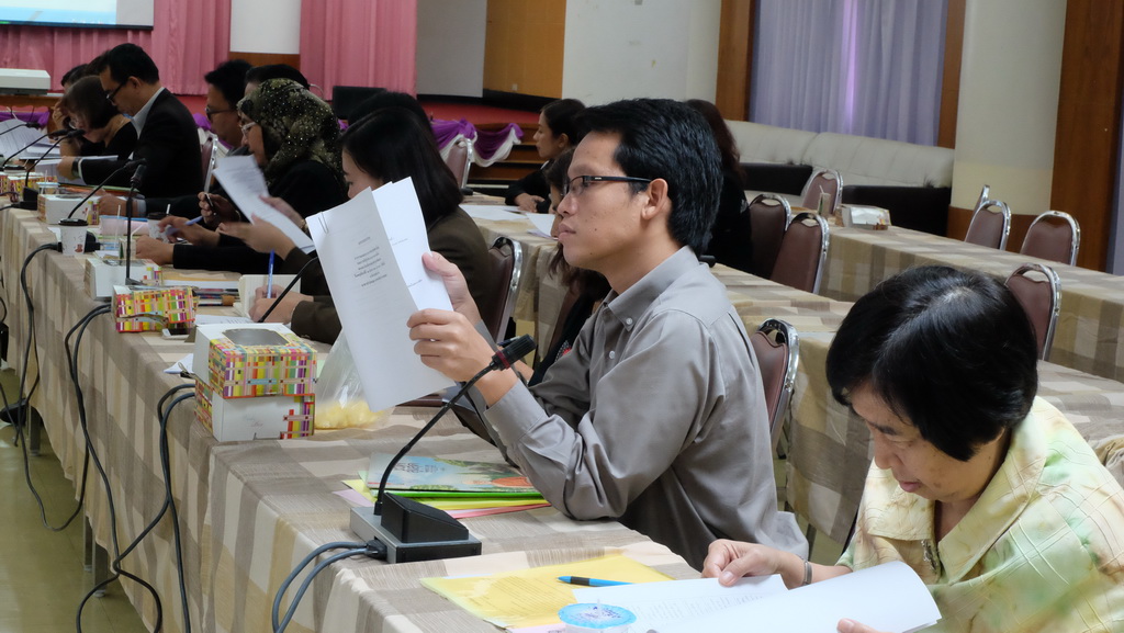 การประชุมพิจารณาแนวทางการพัฒนาครูในโครงการผลิตครูเพื่อพัฒนาท้องถิ่น