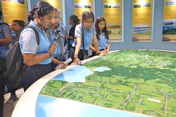 สโมสรนิสิตคณะศึกษาศาสตร์ จัดโครงการย้อนรอยประวัติศาสตร์ ตามรอยพระยุคลบาท เรียนรู้งานพระราชดำริ พระบาทสมเด็จพระปรมินทรมหาภูมิพลอดุลยเดช