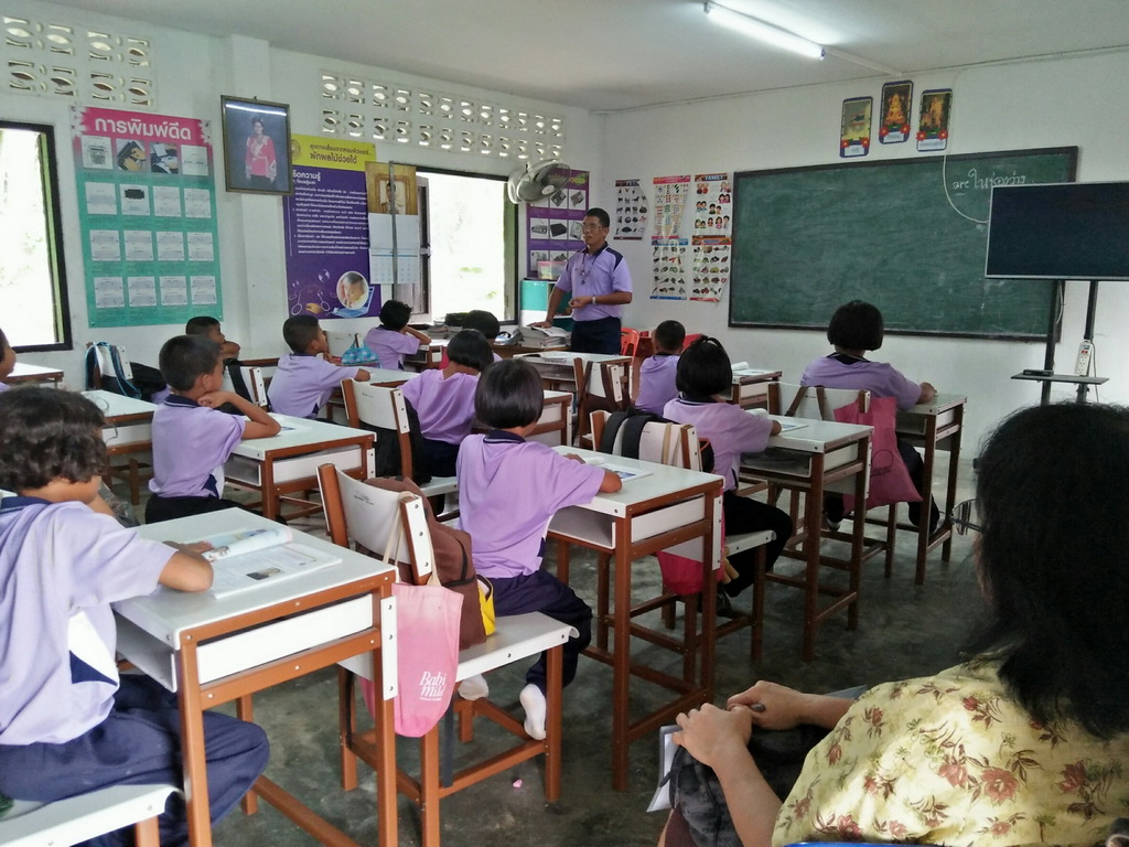 การนิเทศติดตามและประเมินผลการสอนของ “โครงการพัฒนาศักยภาพโรงเรียนในพระราชดำริและโรงเรียนขาดแคลนในเขตพื้นที่การศึกษา 4 จังหวัดภาคใต้”