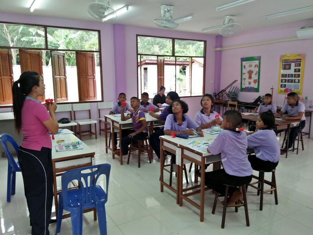 การนิเทศติดตามและประเมินผลการสอนของ “โครงการพัฒนาศักยภาพโรงเรียนในพระราชดำริและโรงเรียนขาดแคลนในเขตพื้นที่การศึกษา 4 จังหวัดภาคใต้”