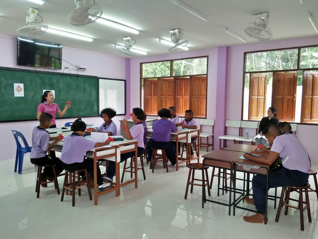 การนิเทศติดตามและประเมินผลการสอนของ “โครงการพัฒนาศักยภาพโรงเรียนในพระราชดำริและโรงเรียนขาดแคลนในเขตพื้นที่การศึกษา 4 จังหวัดภาคใต้”